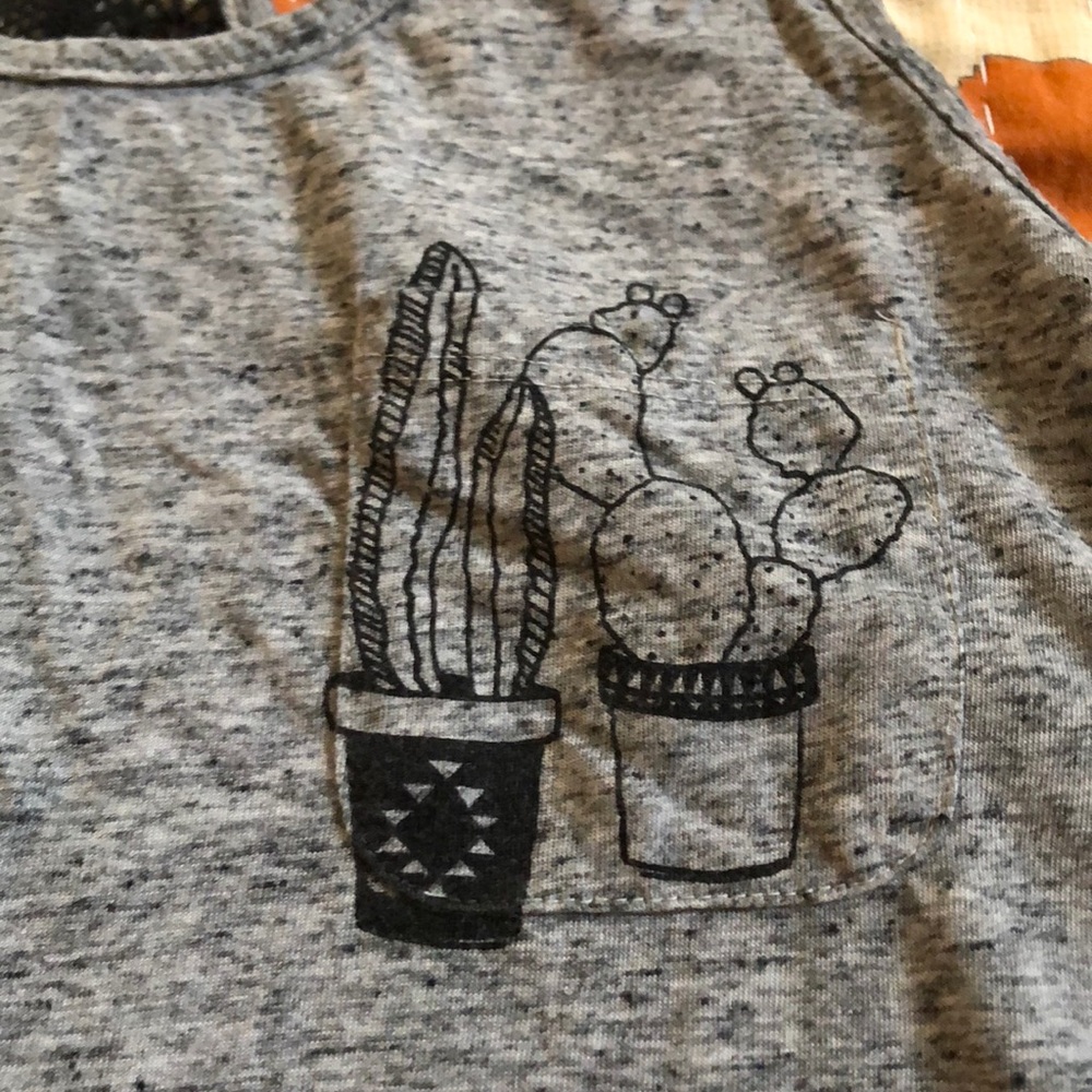 Lace back tank - Picture 3 of 4